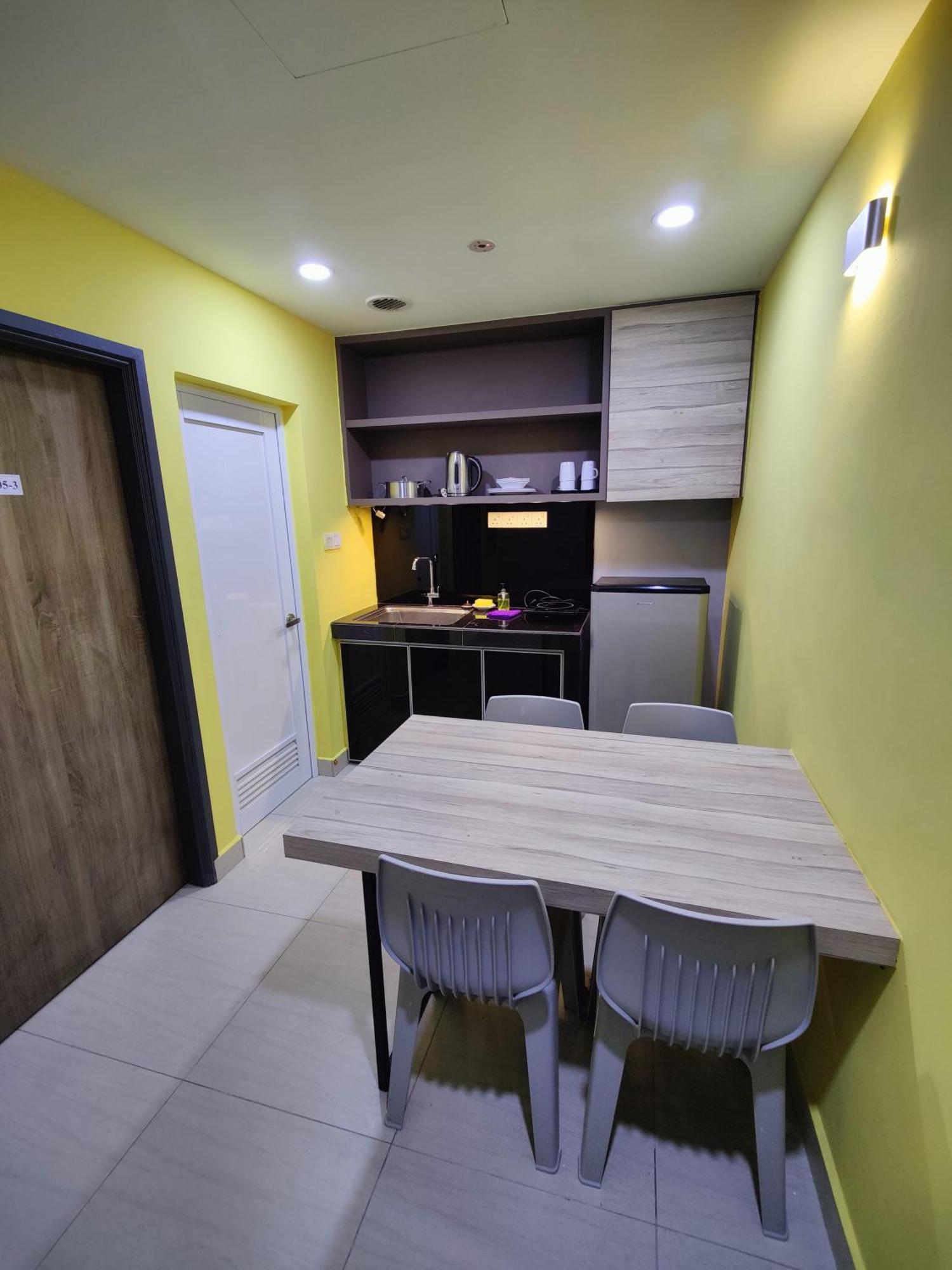 Oyo 90848 Link Hotel 2*