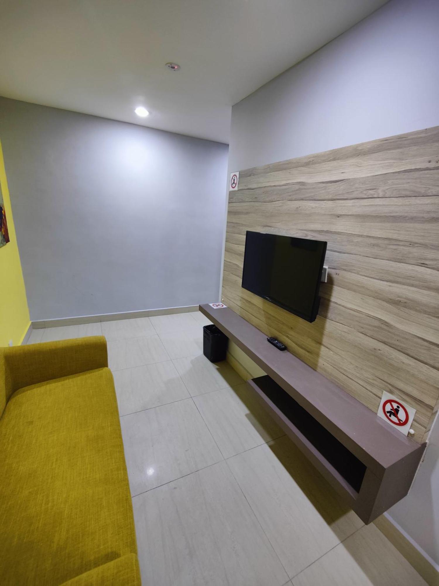Oyo 90848 Link Hotel Johor Bahru