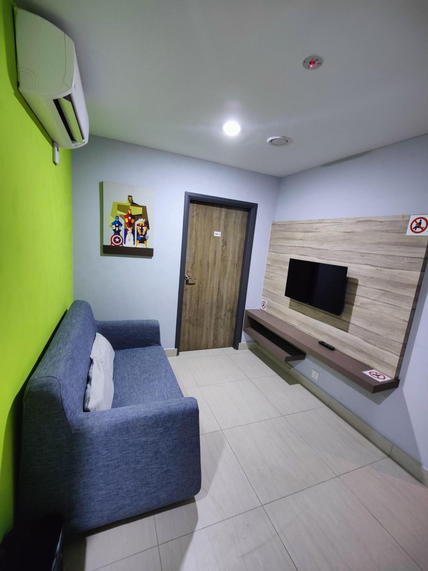 Oyo 90848 Link Hotel 2*
