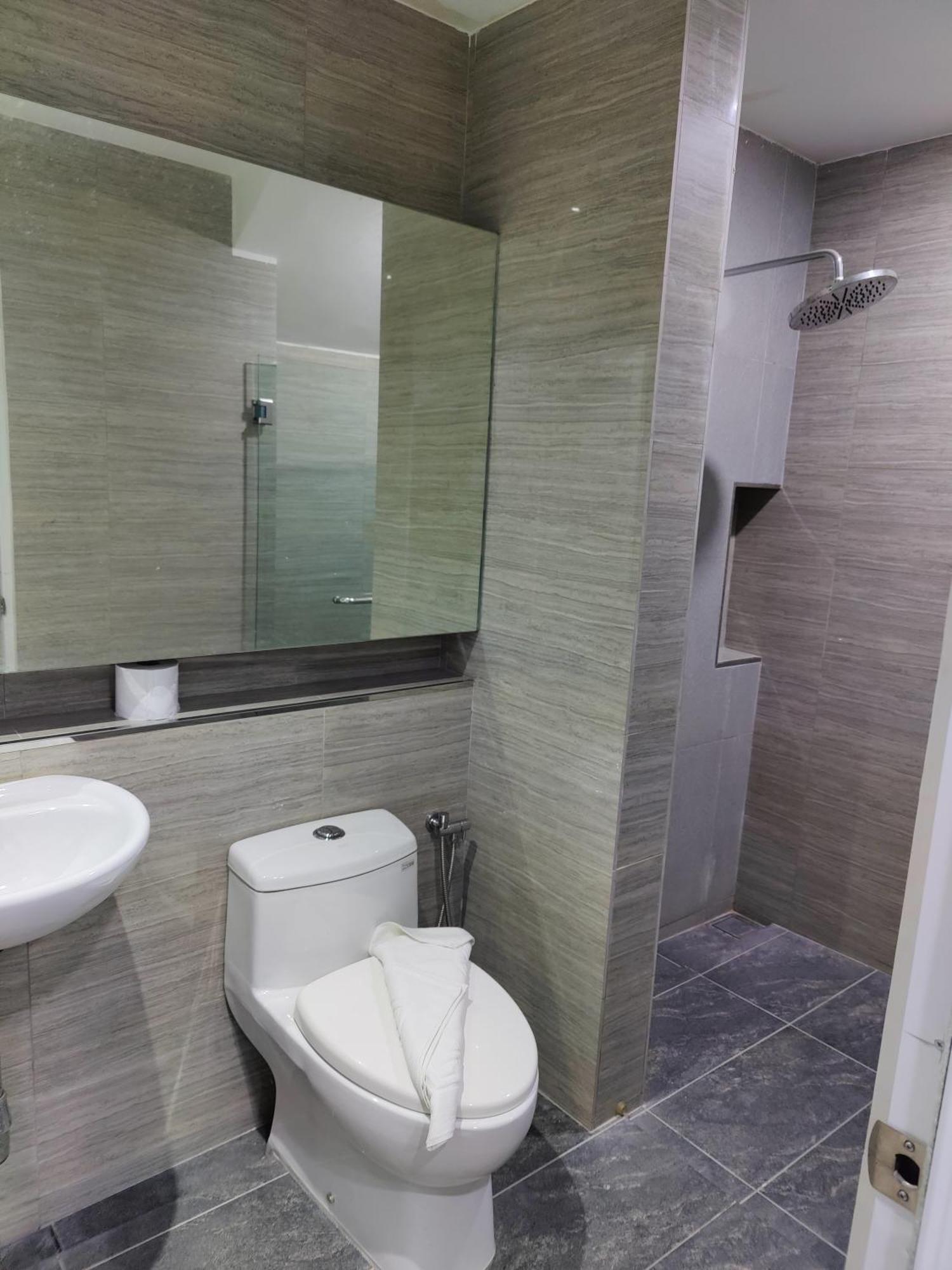Hotel Oyo 90848 Link Johor Bahru